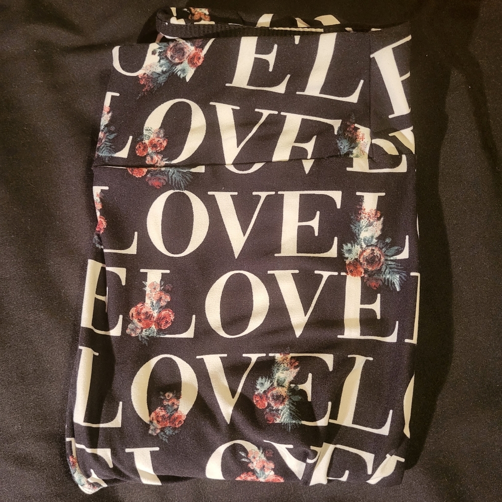 ❤️*NEW LISTING* OS Lularoe Valentine Leggings